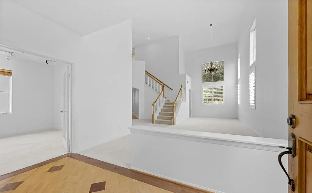 2318 Longfellow Rd - Photo 4 of 11