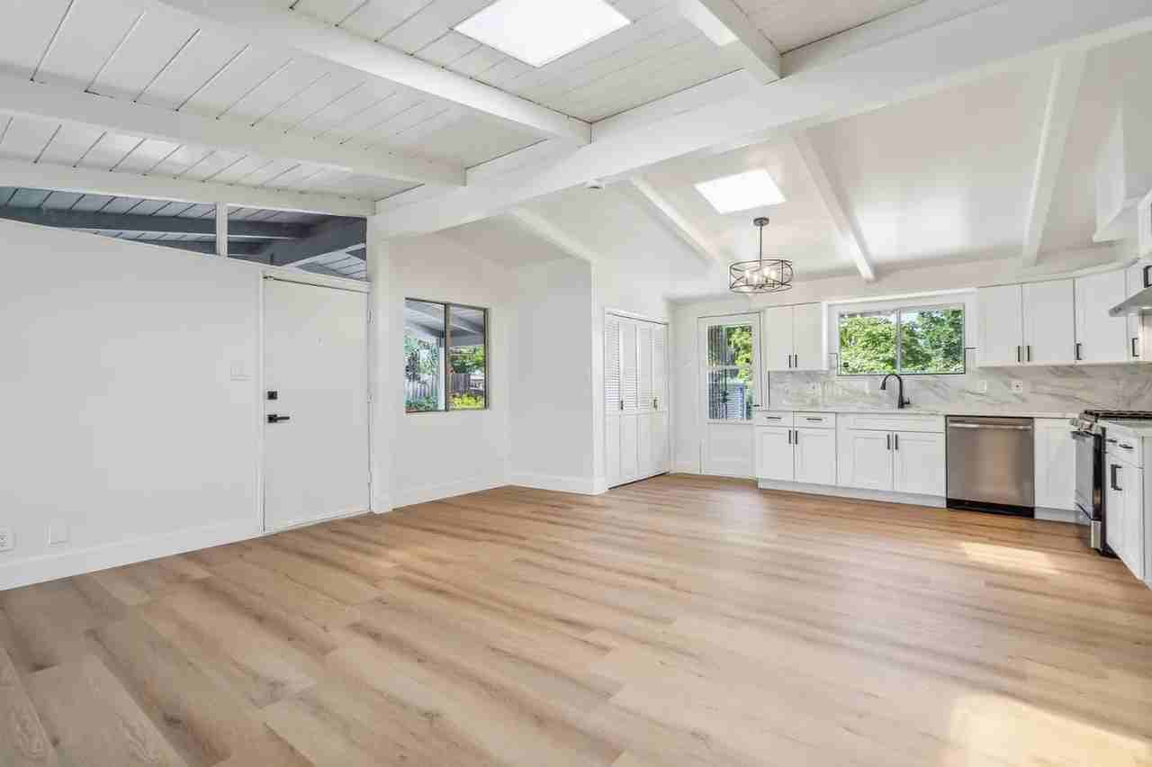 102 Glendora Ave - Photo 3 of 9