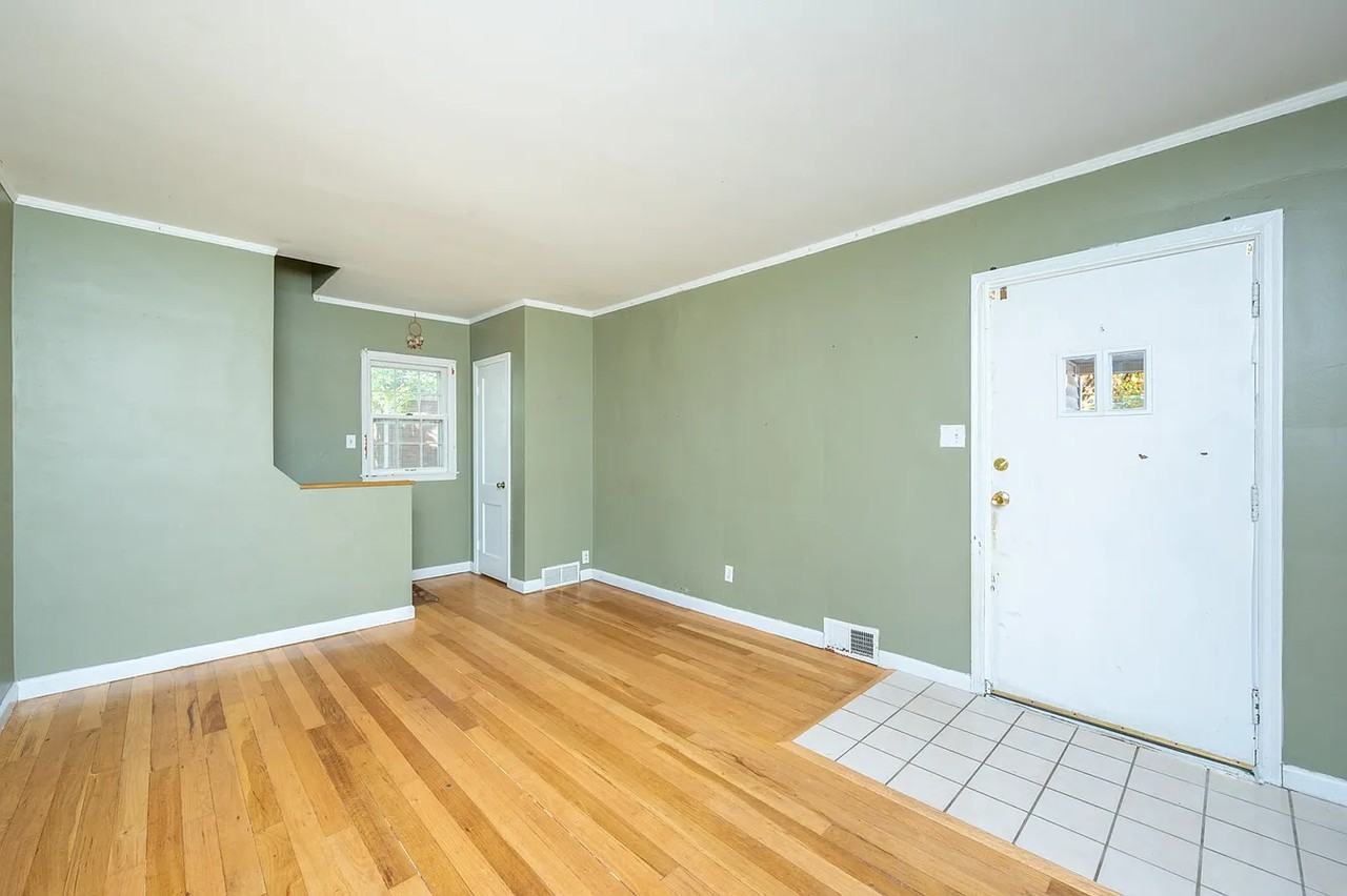 2732 41st Pl - Photo 2 of 9