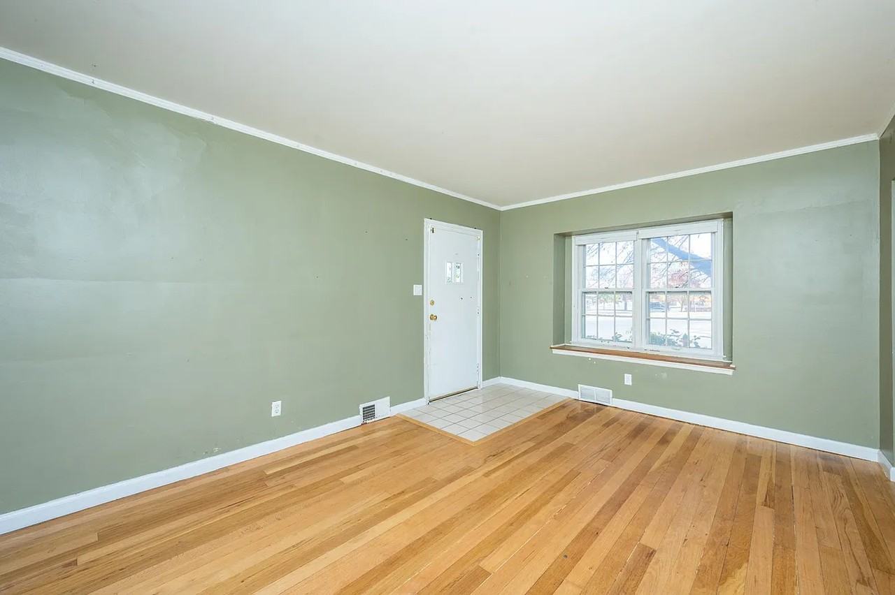 2732 41st Pl - Photo 3 of 9