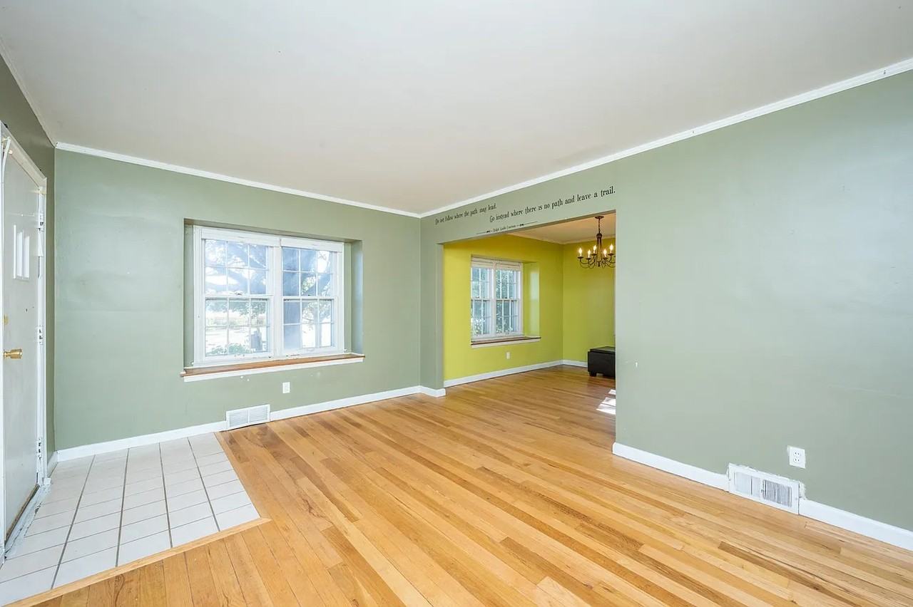 2732 41st Pl - Photo 4 of 9