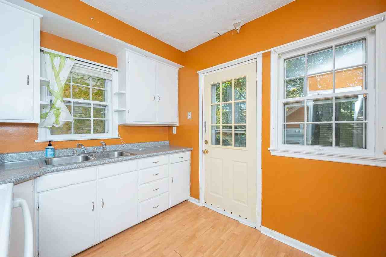 2732 41st Pl - Photo 7 of 9