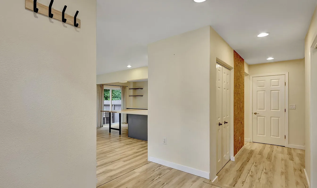 2224 Daybreak Ct - Photo 3 of 11