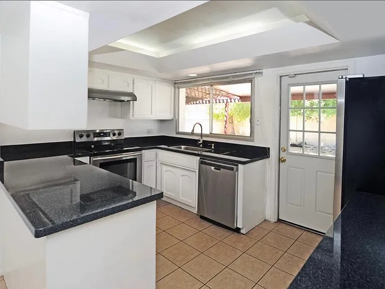 2604 S Cottonwood Dr #NA - Photo 7 of 17