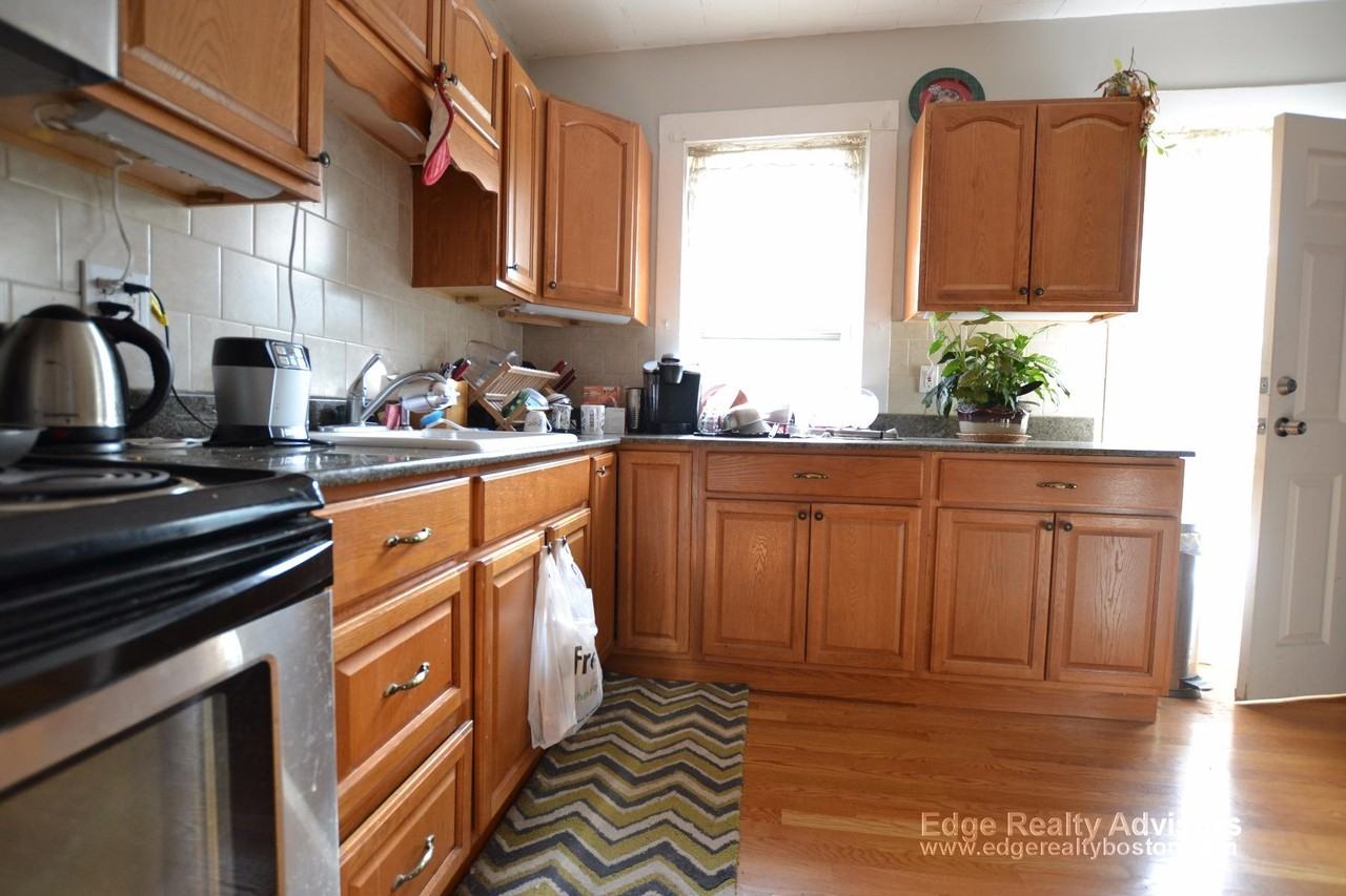 437 Washington St #1 - Photo 2 of 11