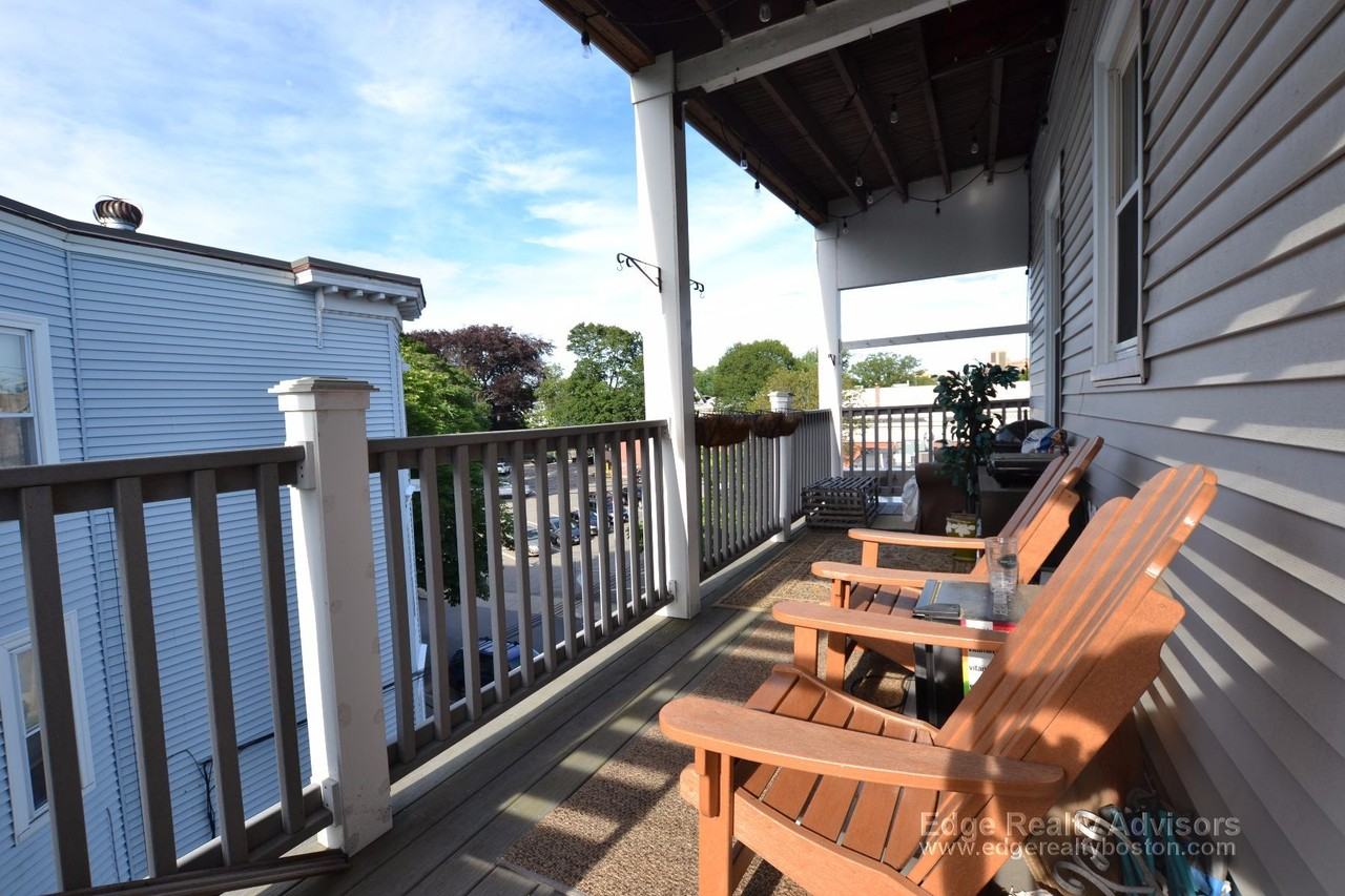 437 Washington St #1 - Photo 3 of 11