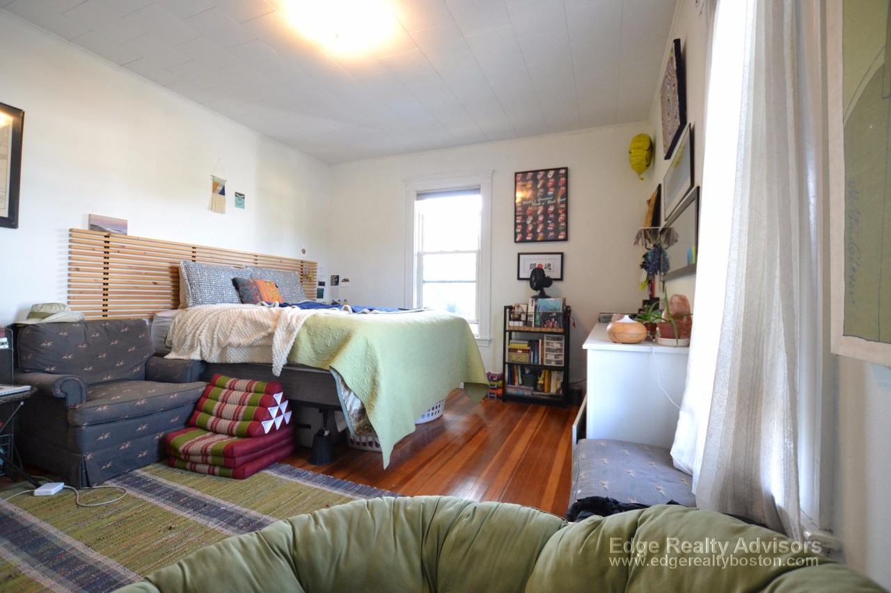 437 Washington St #1 - Photo 4 of 11
