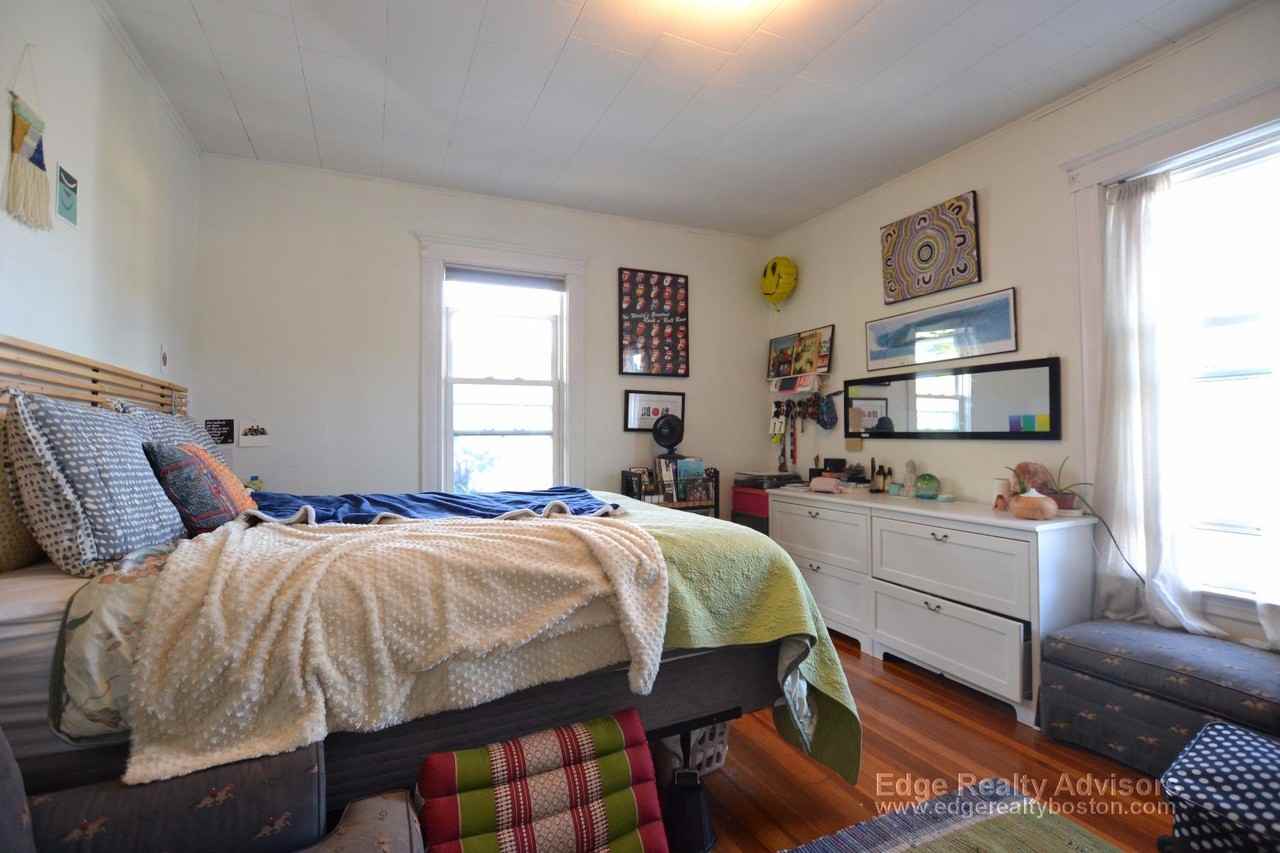 437 Washington St #1 - Photo 5 of 11