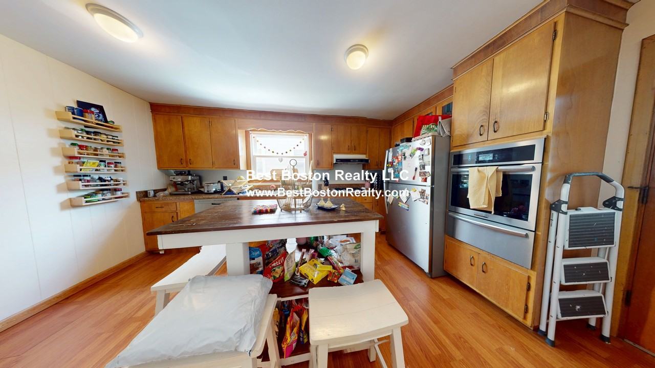 102 Raymond Ave - Photo 3 of 13