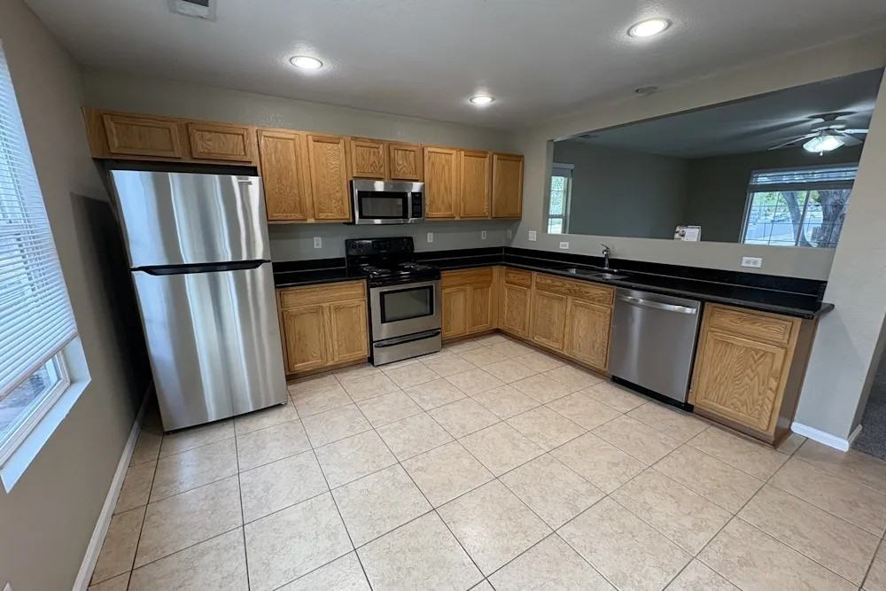 10101 Glencoe Ct #NA - Photo 7 of 11
