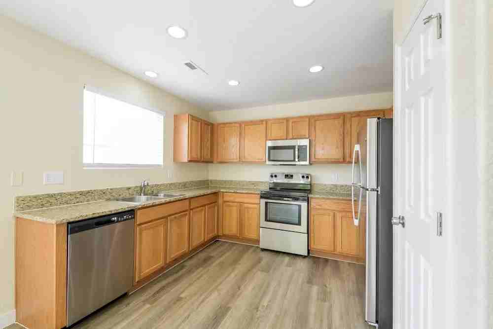 728 Canyon Ln #NA - Photo 2 of 10