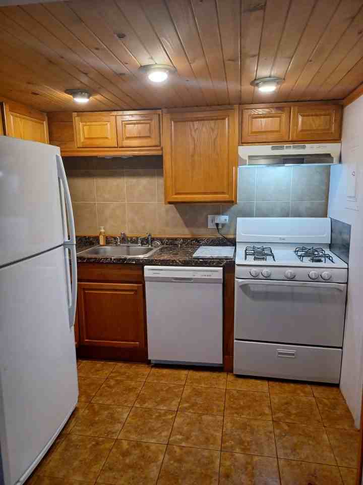 87 Maude Ave #B - Photo 5 of 13