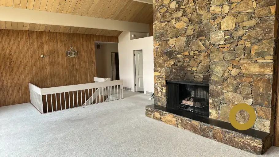 1192 Chartwell Cres - Photo 2 of 12
