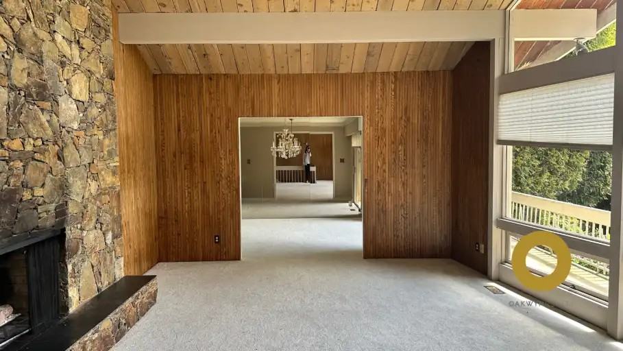 1192 Chartwell Cres - Photo 3 of 12