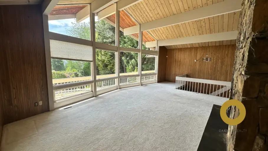 1192 Chartwell Cres - Photo 4 of 12