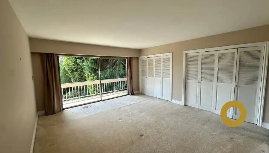 1192 Chartwell Cres - Photo 7 of 12
