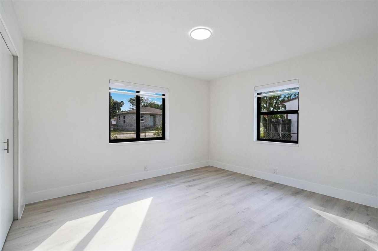 1720 N 25th Ave - Photo 3 of 20