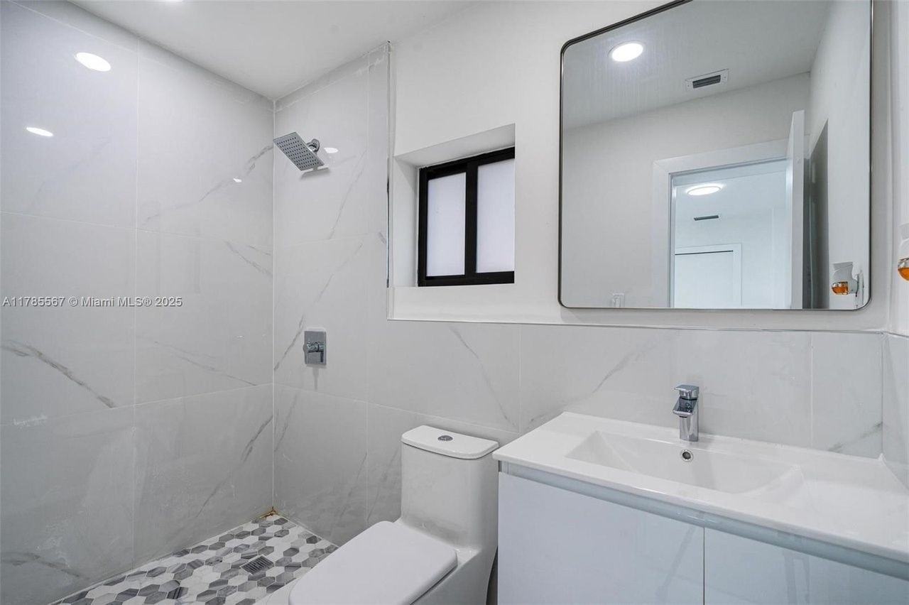 1720 N 25th Ave - Photo 5 of 20