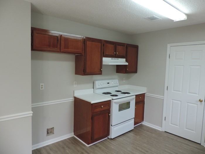 3881 Crest Dr - Photo 5 of 43