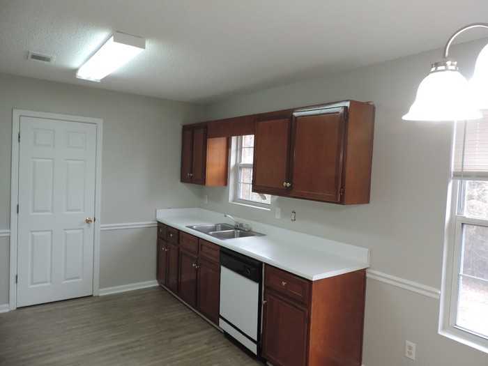 3881 Crest Dr - Photo 6 of 43
