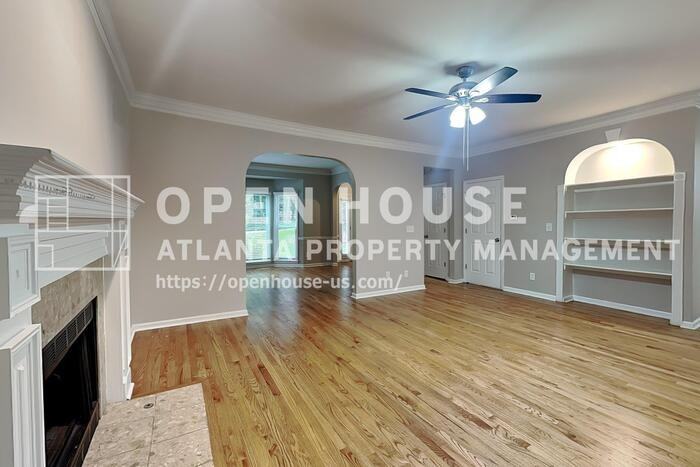 811 Springdale Xing - Photo 5 of 23