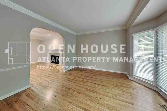 811 Springdale Xing - Photo 6 of 23