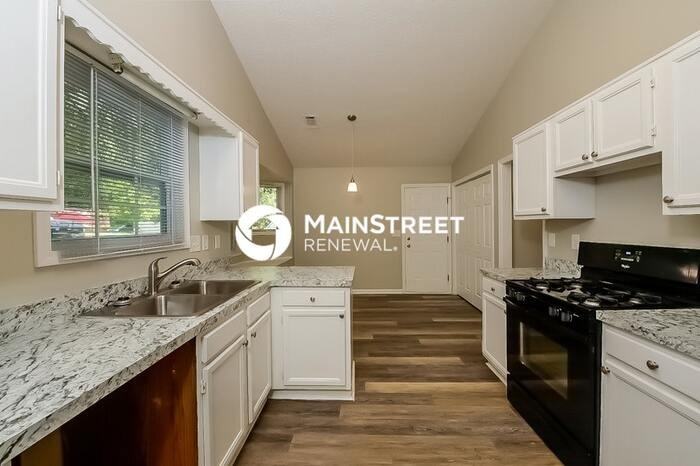 8443 Cedar Creek Rdg - Photo 6 of 16