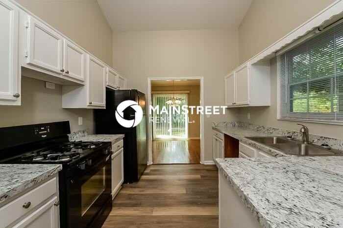 8443 Cedar Creek Rdg - Photo 7 of 16