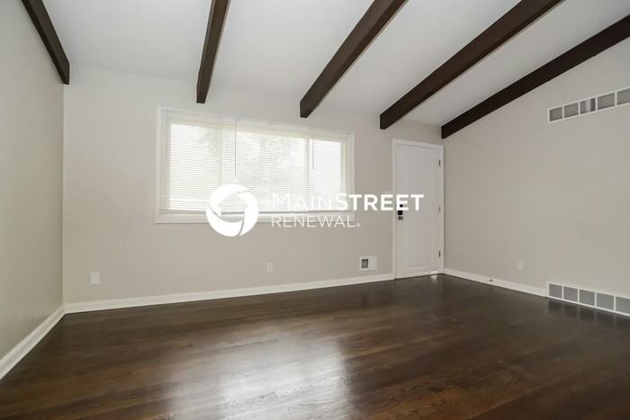 6852 N Montrose Ave - Photo 5 of 17