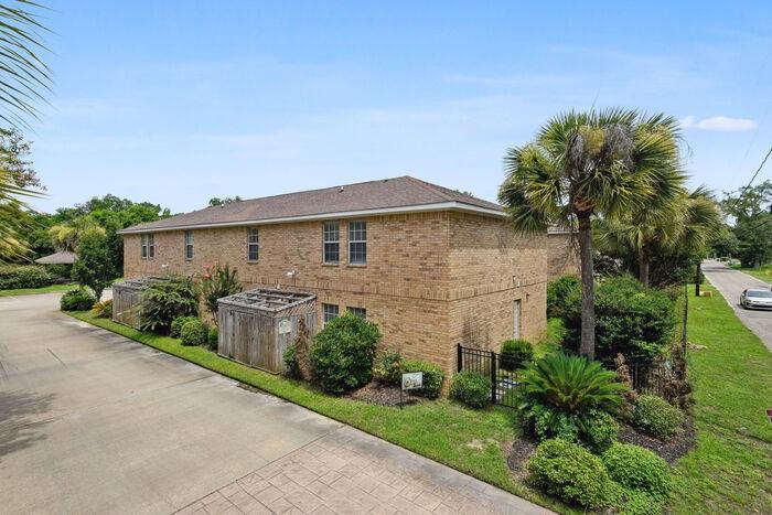 477 Tegarden Rd #D - Photo 2 of 36