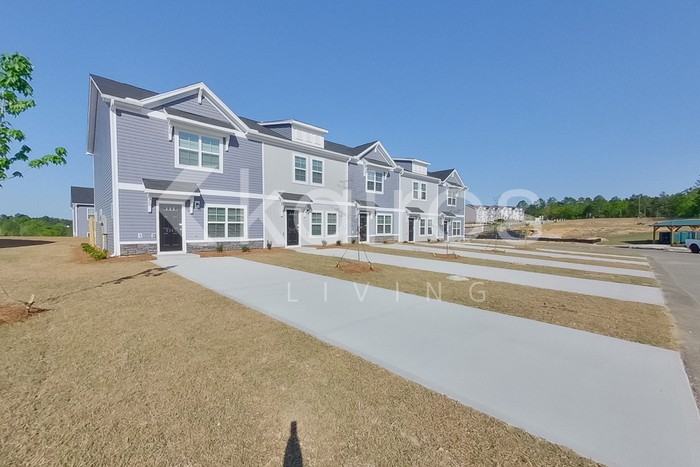 2541 Banyon Cir - Photo 2 of 22