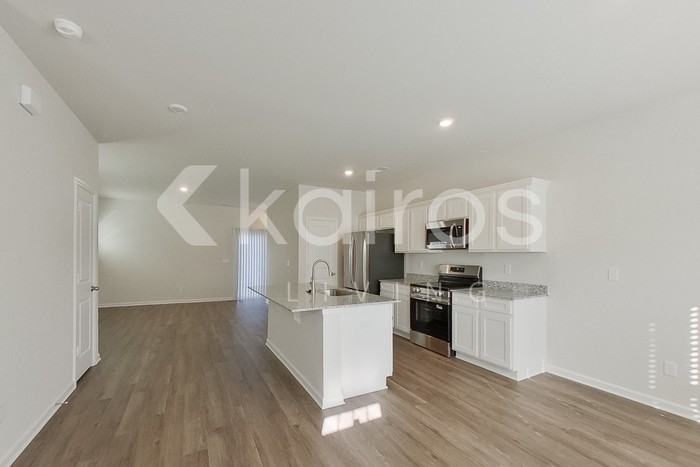 2541 Banyon Cir - Photo 6 of 22