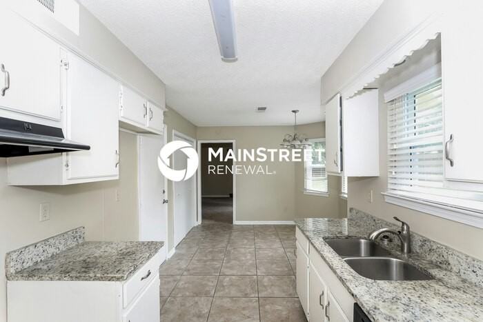 6752 Rockingham Rd - Photo 7 of 15