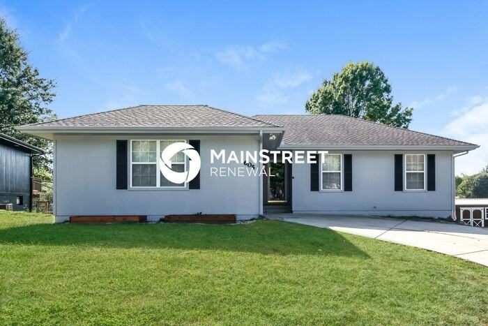 605 Birch St - Photo 4 of 17