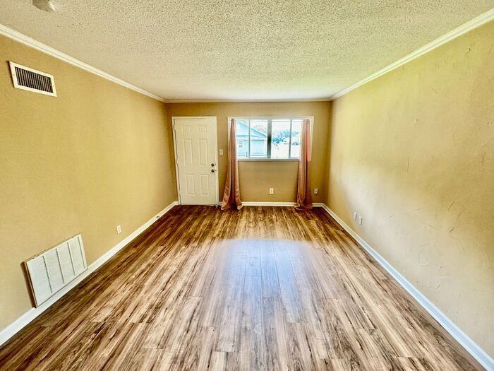 3508 Spruce Ave Sw - Photo 2 of 13