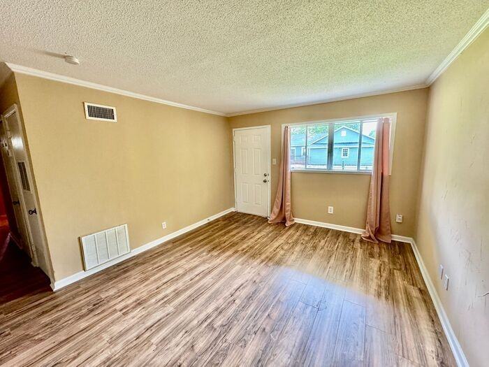 3508 Spruce Ave Sw - Photo 3 of 13