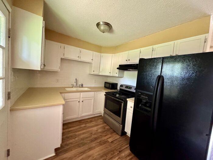 3508 Spruce Ave Sw - Photo 4 of 13
