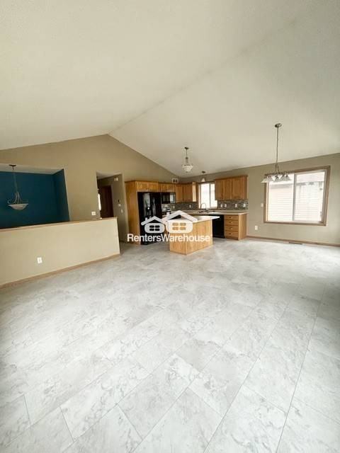 224 5th Ave N - Photo 4 of 24
