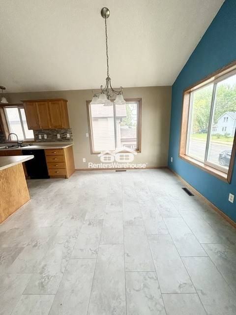 224 5th Ave N - Photo 6 of 24
