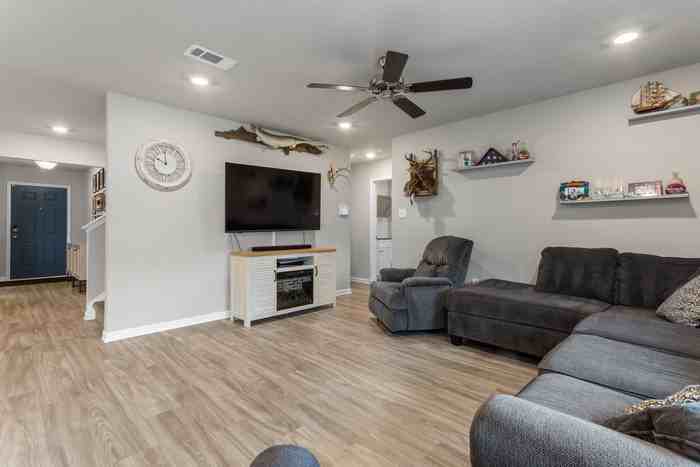 8588 Palmetto Dr - Photo 7 of 38