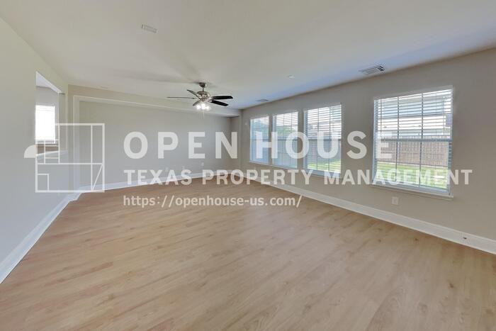 29402 Legends Hill Dr - Photo 6 of 23