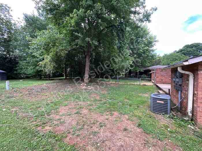 4928 Malibu Dr - Photo 3 of 12