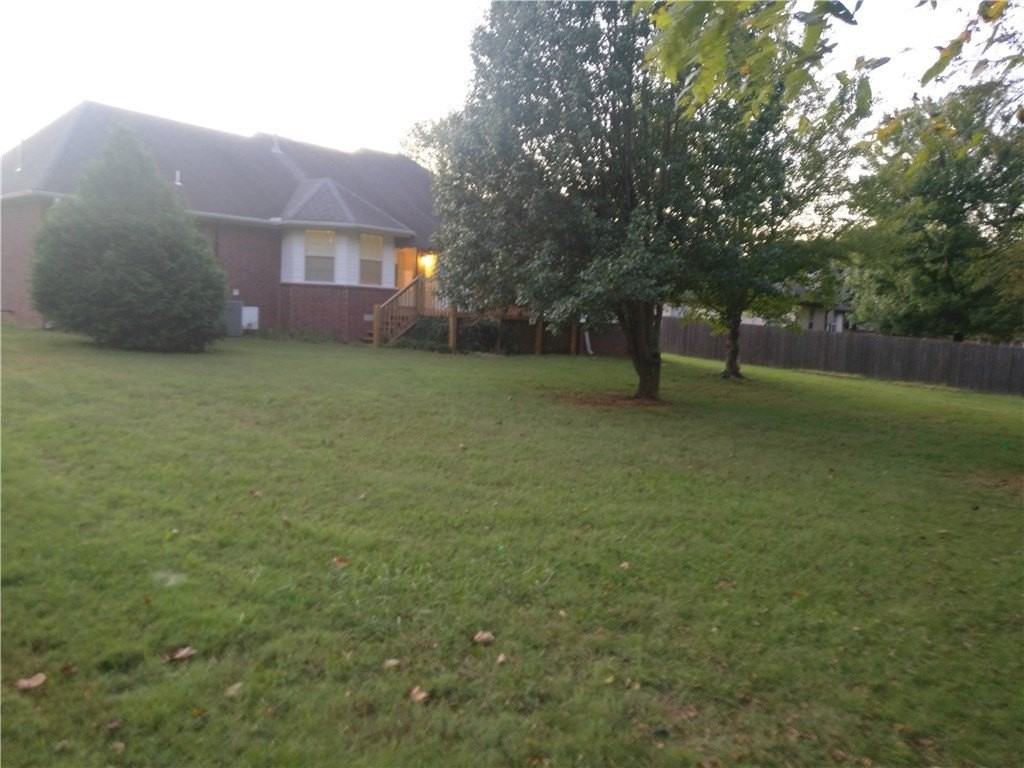 2030 N Hailey Dr - Photo 5 of 17