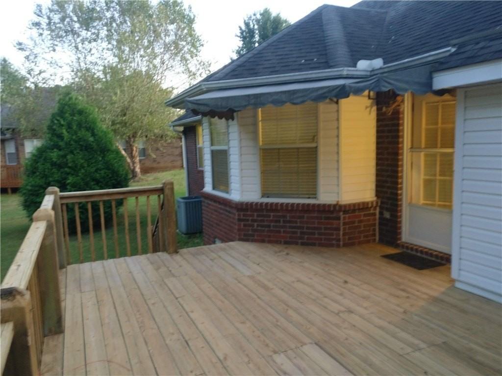 2030 N Hailey Dr - Photo 6 of 17