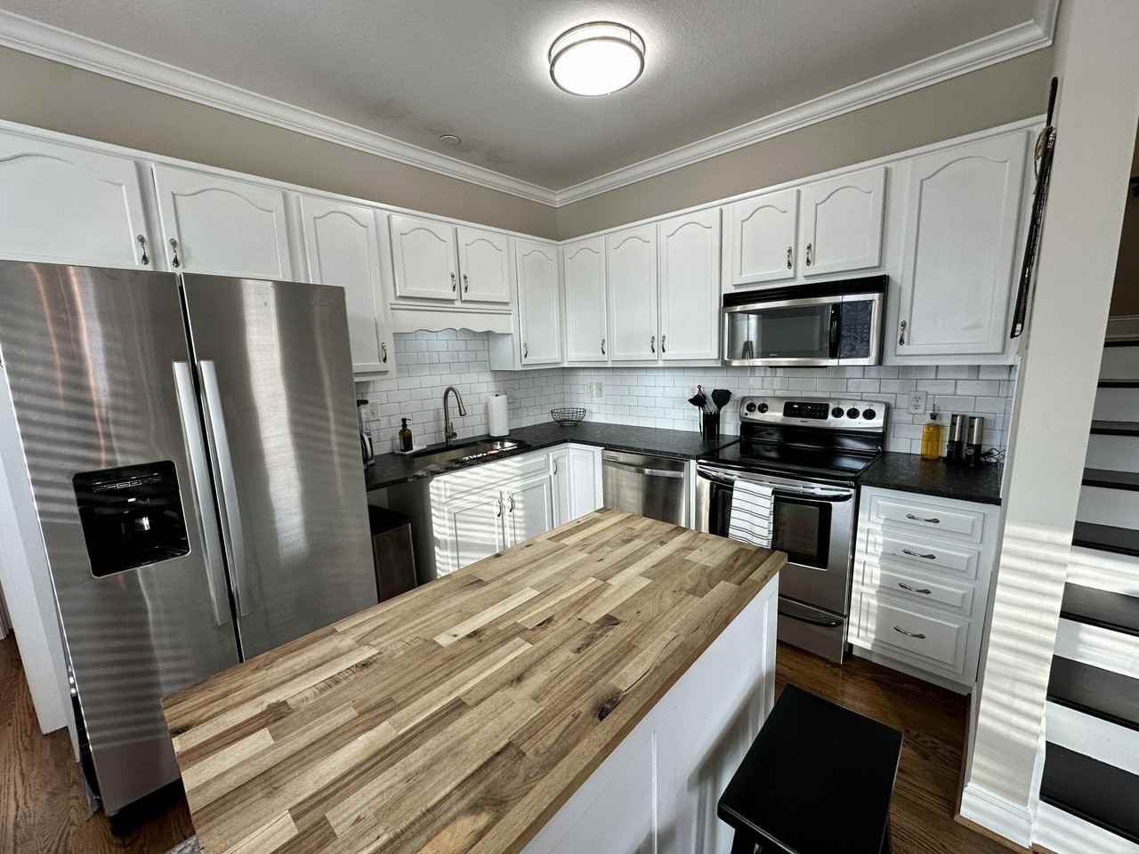 1001 E 11th St - Photo 5 of 14