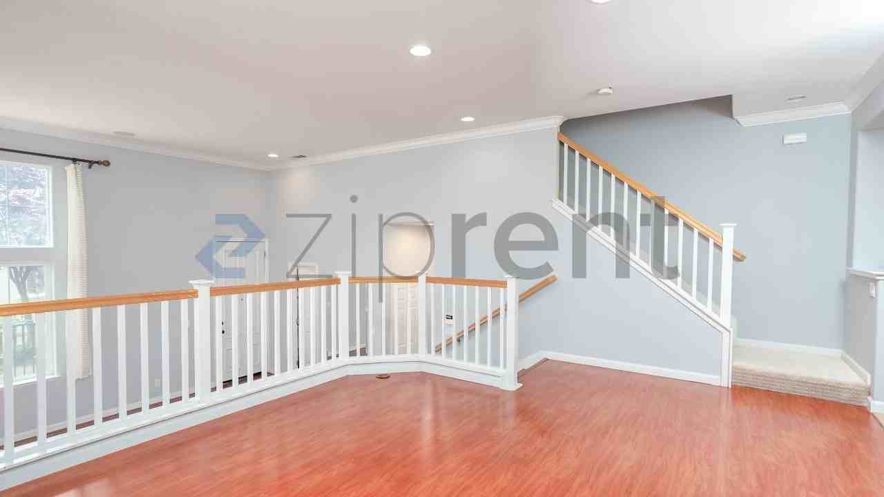 818 Foxworthy Ave - Photo 7 of 23