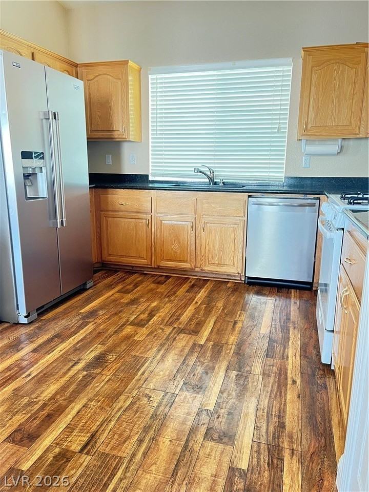 7709 Brilliant Forest St - Photo 3 of 18