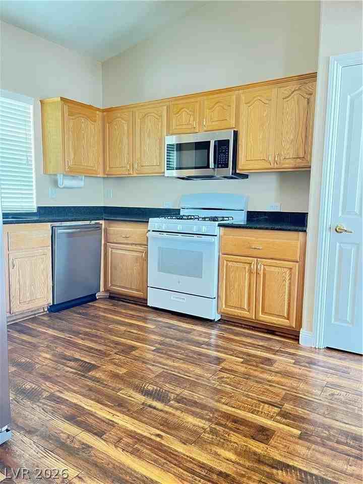 7709 Brilliant Forest St - Photo 4 of 18