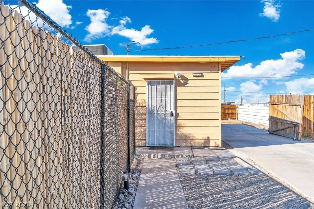 235 Zinc St - Photo 4 of 25