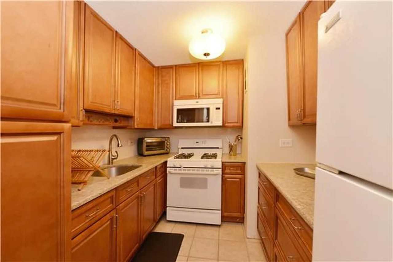 90 Gold St #11D - Photo 2 of 5